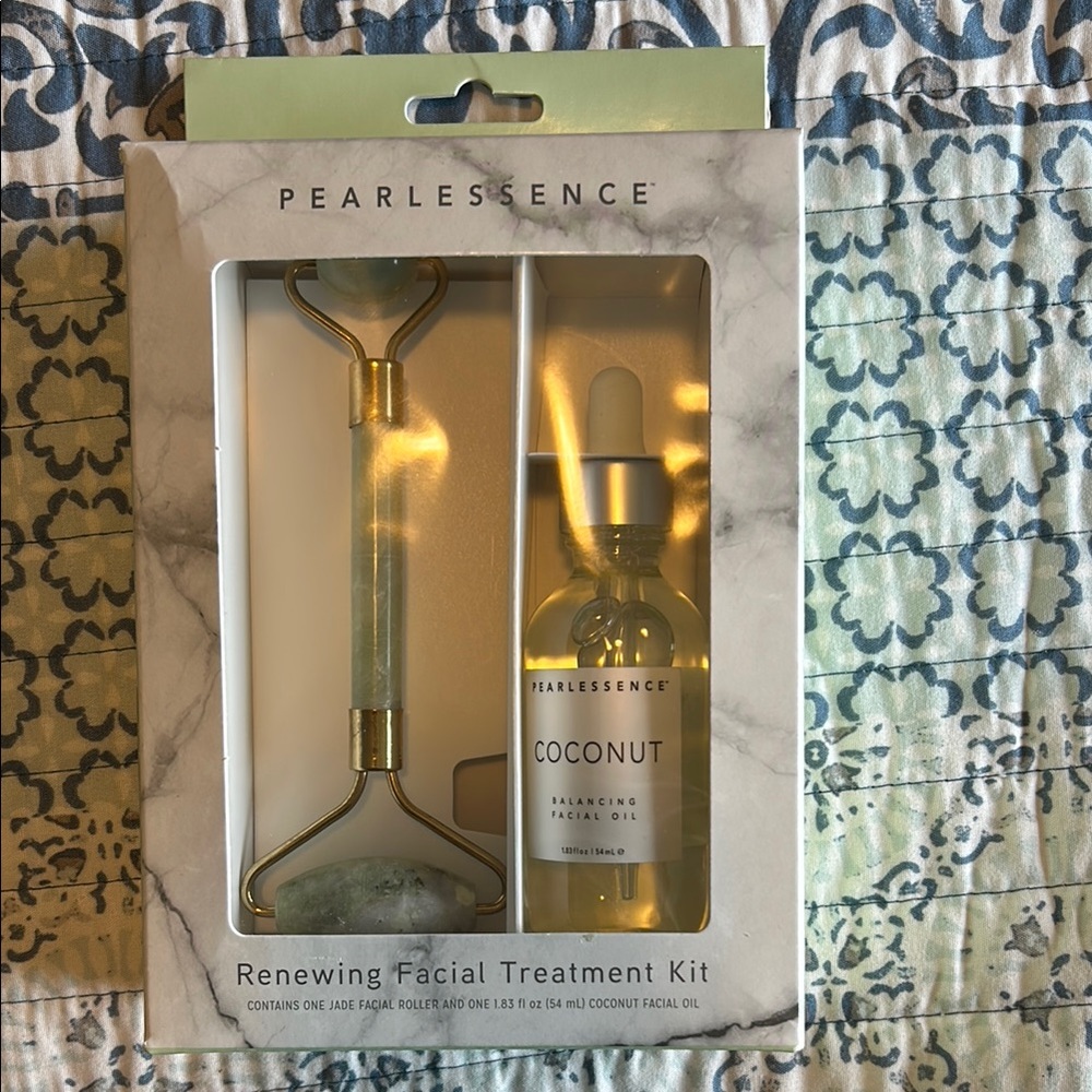 Pearlessence Jade Roller and Coconut Facial Oil Kit